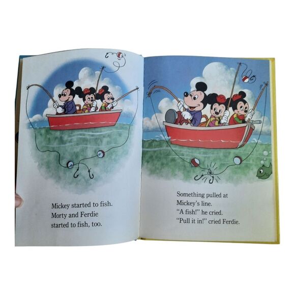 Disney's Mickey Mouse Blue and Red Adventure Book - Picture 3 of 3